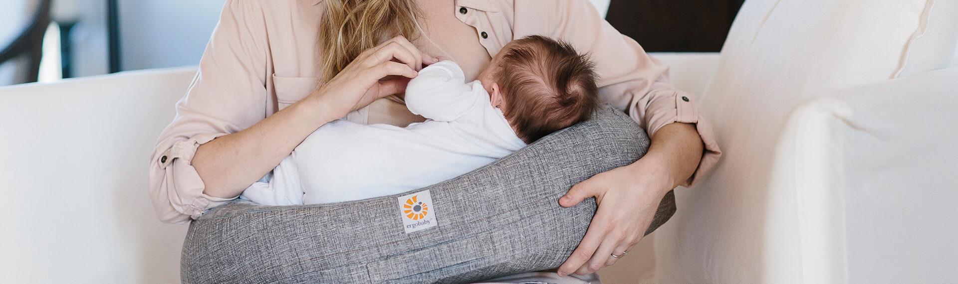 Ergobaby Natural Curve Stillkissen Header 2023