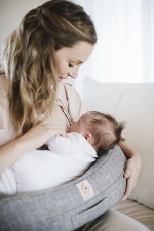 Ergobaby Natural Curve™ Stillkissen Moodbilld