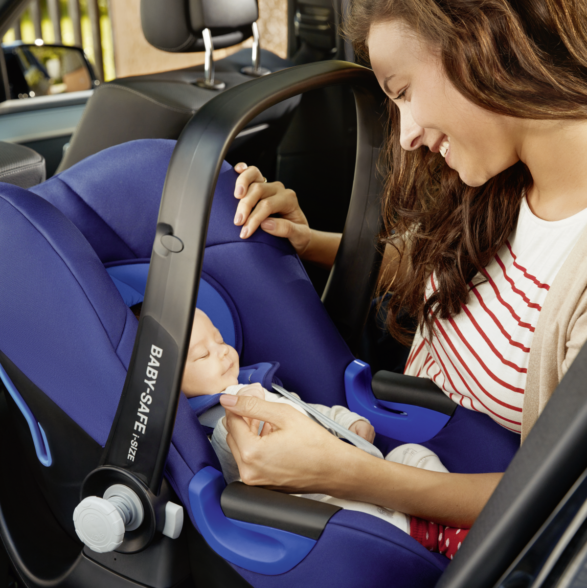 Britax Römer Baby Safe i-Safe Babyschale Moodbild